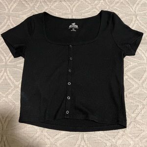 hollister black cropped tee with lined buttons womens L